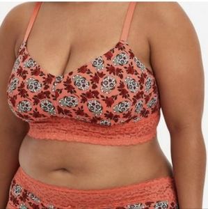 🟣Torrid Curve Bralette Plus Size 3 - Lightly Lined Cotton Lace Hem Ditsy Skull